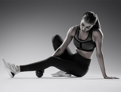 Mini kula wibracyjna Hyperice Hypersphere Mini czarna Mini kula wibracyjna Hyperice Hypersphere Mini czarna