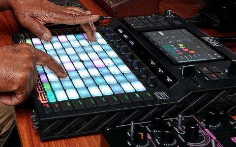 AKAI FORCE - Samodzielny system produkcji muzycznej AKAI FORCE - Samodzielny system produkcji muzycznej