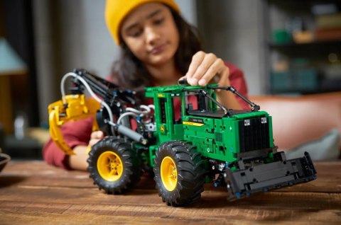 LEGO Technic 42157 Ciągnik zrywkowy John Deere 948L-II LEGO Technic 42157 Ciągnik zrywkowy John Deere 948L-II