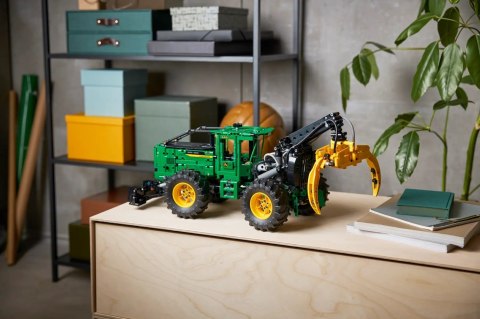 LEGO Technic 42157 Ciągnik zrywkowy John Deere 948L-II LEGO Technic 42157 Ciągnik zrywkowy John Deere 948L-II