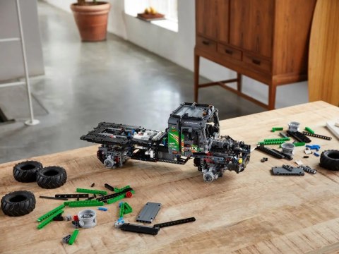 LEGO 42129 Sterowana przez aplikację ciężarówka Mercedes-Benz Zetros z napędem na 4 koła LEGO 42129 Sterowana przez aplikację ciężarówka Mercedes-Benz Zetros z napędem na 4 koła