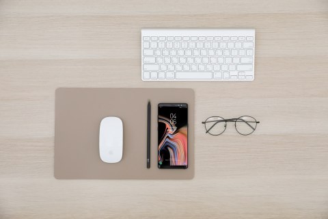 POUT Hands3 Pro - Podkładka pod mysz z szybkim ładowaniem bezprzewodowym, kolor kremowy POUT Hands3 Pro - Podkładka pod mysz z szybkim ładowaniem bezprzewodowym, kolor kremowy