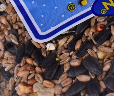 MEGAN Megi Karma zimowa w worku - mieszanka pełnoporcjowa dla ptaków - 1 kg MEGAN Megi Karma zimowa w worku - mieszanka pełnoporcjowa dla ptaków - 1 kg