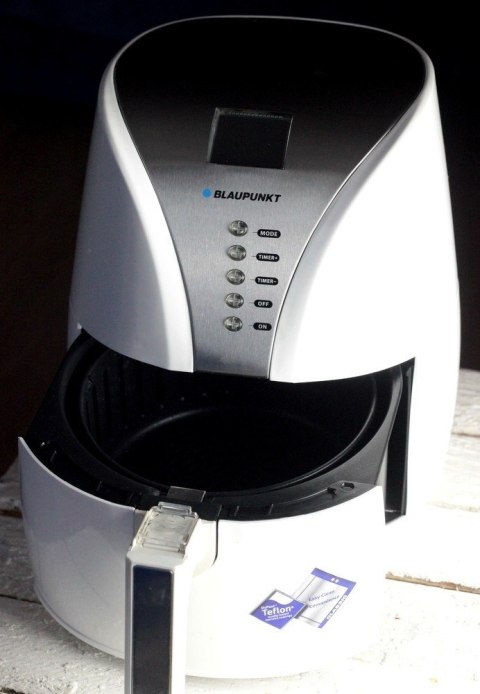 Frytownica beztłuszczowa Blaupunkt AFD-601 (4 l; 2,5 kg; 1500W; kolor biały) Frytownica beztłuszczowa Blaupunkt AFD-601 (4 l; 2,5 kg; 1500W; kolor biały)