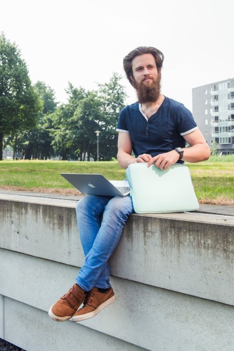 RIVACASE ETUI NA LAPTOP 15,6" ANTISHOCK, GRAFITOWE RIVACASE ETUI NA LAPTOP 15,6" ANTISHOCK, GRAFITOWE