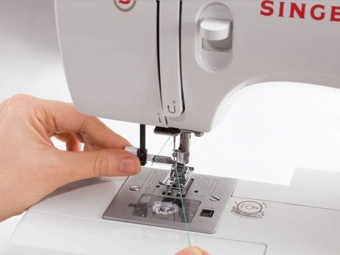 Maszyna do szycia Singer | Zobacz materiał SMC 3321 | Talenty | Ilość ściegów 21 | Liczba dziurek na guziki 1 | Biały Maszyna do szycia Singer | Zobacz materiał SMC 3321 | Talenty | Ilość ściegów 21 | Liczba dziurek na guziki 1 | Biały