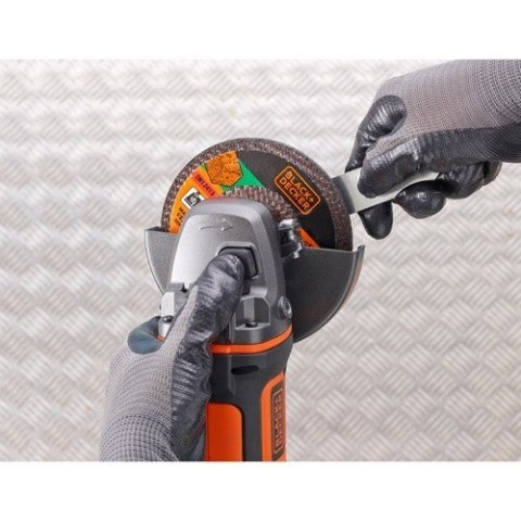 Black & Decker Akumulatorowa szlifierka kątowa 18 Volt bez baterii i ładowarki BCG720N-XJ Black & Decker Akumulatorowa szlifierka kątowa 18 Volt bez baterii i ładowarki BCG720N-XJ
