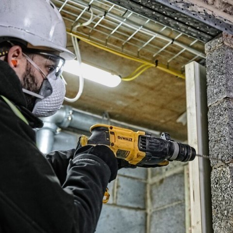 Młotowiertarka 3-funkcje 800w 2kg wym. 2,8 j uchwyt + kufer Młotowiertarka 3-funkcje 800w 2kg wym. 2,8 j uchwyt + kufer