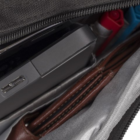RIVACASE TORBA NA LAPTOP 16" TIERGARTEN, CZARNA, MATERIAŁ WODOODPORNY, KIESZENIE NA TABLET, SMARTFON, DOKUMENTY I AKCESORIA RIVACASE TORBA NA LAPTOP 16" TIERGARTEN, CZARNA, MATERIAŁ WODOODPORNY, KIESZENIE NA TABLET, SMARTFON, DOKUMENTY I AKCESORIA
