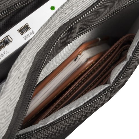 RIVACASE TORBA NA LAPTOP 16" TIERGARTEN, CZARNA, MATERIAŁ WODOODPORNY, KIESZENIE NA TABLET, SMARTFON, DOKUMENTY I AKCESORIA RIVACASE TORBA NA LAPTOP 16" TIERGARTEN, CZARNA, MATERIAŁ WODOODPORNY, KIESZENIE NA TABLET, SMARTFON, DOKUMENTY I AKCESORIA