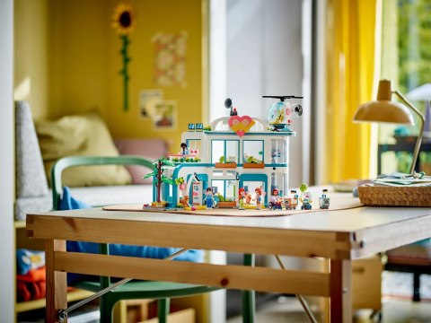 LEGO 42621 FRIENDS Szpital w mieście Heartlake p4 LEGO 42621 FRIENDS Szpital w mieście Heartlake p4