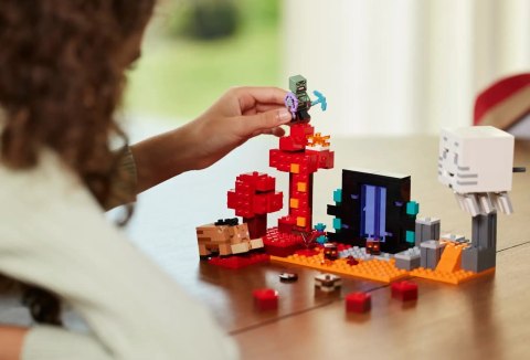 LEGO 21255 MINECRAFT Zasadzka w portalu do Netheru p4 LEGO 21255 MINECRAFT Zasadzka w portalu do Netheru p4