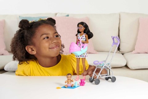 Barbie Skipper Klub Opiekunek Spacerówka zestaw HHB68 MATTEL Barbie Skipper Klub Opiekunek Spacerówka zestaw HHB68 MATTEL