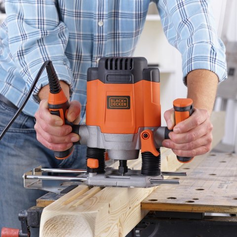Frezarka górnowrzecionowa 1200WBLACK+DECKER KW1200E (WYPRZEDAŻ) Frezarka górnowrzecionowa 1200WBLACK+DECKER KW1200E (WYPRZEDAŻ)