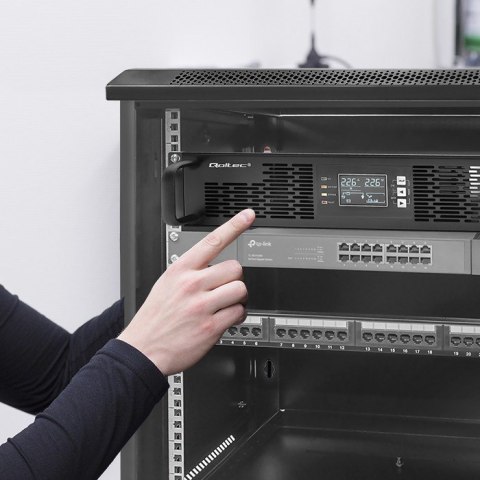QOLTEC ZASILACZ AWARYJNY DO RACK 3KVA | 3000W | POWER FACTOR 1.0 | LCD | EPO | USB | ON-LINE QOLTEC ZASILACZ AWARYJNY DO RACK 3KVA | 3000W | POWER FACTOR 1.0 | LCD | EPO | USB | ON-LINE