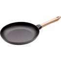 Patelnia żeliwna z drewnianym uchwytem Staub - 28 cm