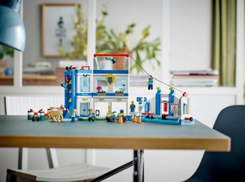 LEGO City 60372 Akademia policyjna LEGO City 60372 Akademia policyjna