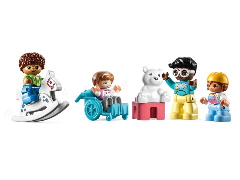 LEGO DUPLO Town 10992 Dzień z życia w żłobku LEGO DUPLO Town 10992 Dzień z życia w żłobku