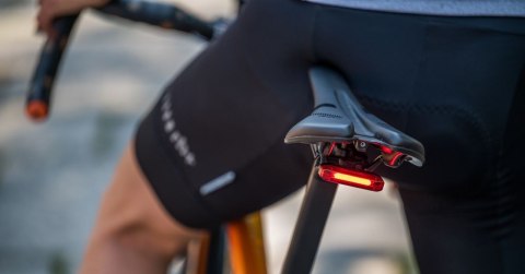 Lampa tylna Infini Ola (super 15 COB red LED, USB, 25 Lumen) Lampa tylna Infini Ola (super 15 COB red LED, USB, 25 Lumen)