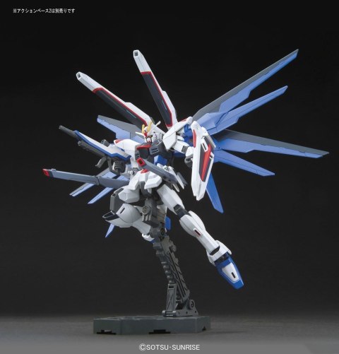 Figurka kolekcjonerska Bandai HGCE 1/144 ZGMF-X10A FREEDOM GUNDAM Figurka kolekcjonerska Bandai HGCE 1/144 ZGMF-X10A FREEDOM GUNDAM