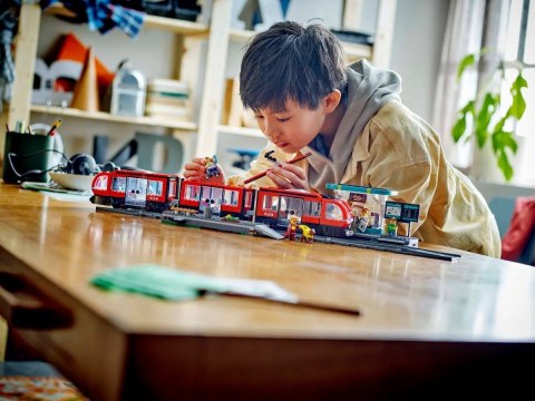LEGO City 60423 Tramwaj miejski ze stacją LEGO City 60423 Tramwaj miejski ze stacją