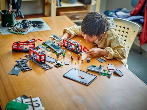 LEGO City 60423 Tramwaj miejski ze stacją LEGO City 60423 Tramwaj miejski ze stacją