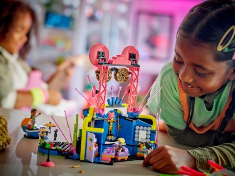 LEGO Friends 42616 Pokaz talentów muzycznych w Heartlake LEGO Friends 42616 Pokaz talentów muzycznych w Heartlake