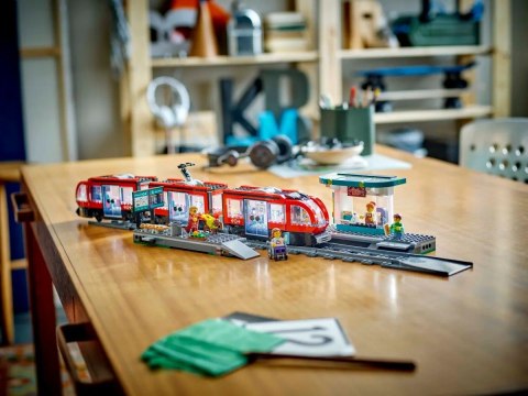 LEGO City 60423 Tramwaj miejski ze stacją LEGO City 60423 Tramwaj miejski ze stacją