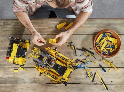 LEGO 42131 Sterowany aplikacją buldożer Cat D11 LEGO 42131 Sterowany aplikacją buldożer Cat D11