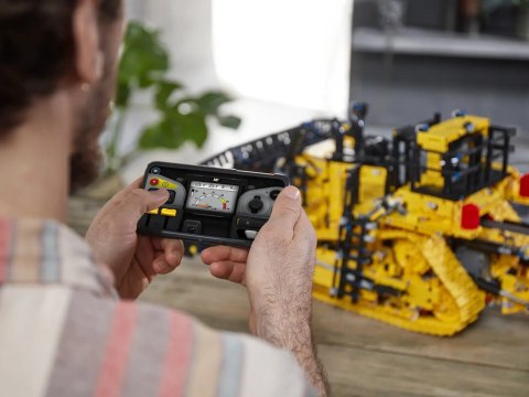 LEGO 42131 Sterowany aplikacją buldożer Cat D11 LEGO 42131 Sterowany aplikacją buldożer Cat D11
