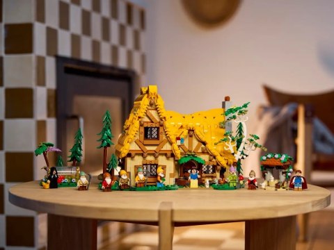 LEGO 43242 Disney Chatka Królewny Śnieżki i siedmiu krasnoludków LEGO 43242 Disney Chatka Królewny Śnieżki i siedmiu krasnoludków