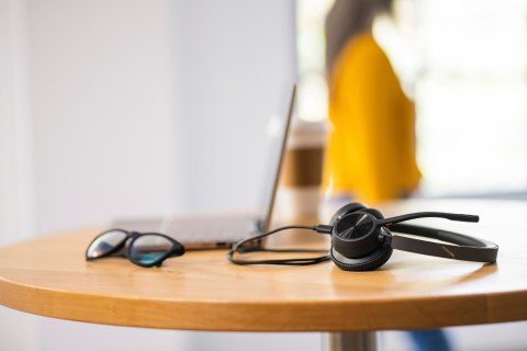 Zestaw słuchawkowy Bluetooth Poly Voyager 4320 MS Teams Certified USB-A Headset with charge stand +BT700 dongle 77Z00AA Zestaw słuchawkowy Bluetooth Poly Voyager 4320 MS Teams Certified USB-A Headset with charge stand +BT700 dongle 77Z00AA