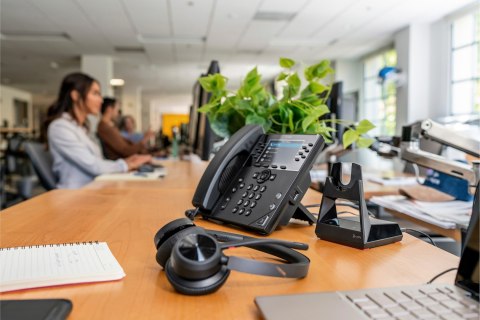 Zestaw słuchawkowy Bluetooth Poly Voyager 4320 MS Teams Certified USB-A Headset with charge stand +BT700 dongle 77Z00AA Zestaw słuchawkowy Bluetooth Poly Voyager 4320 MS Teams Certified USB-A Headset with charge stand +BT700 dongle 77Z00AA
