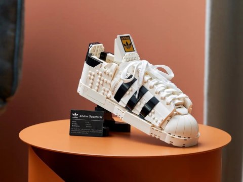 LEGO Icons 10282 But adidas Originals Superstar LEGO Icons 10282 But adidas Originals Superstar