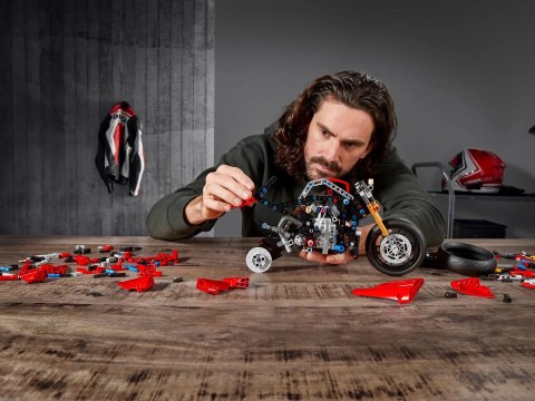 LEGO 42107 Ducati Panigale V4 R LEGO 42107 Ducati Panigale V4 R