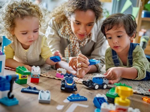 LEGO DUPLO TOWN 10445 Bolidy i kierowcy F1 LEGO DUPLO TOWN 10445 Bolidy i kierowcy F1