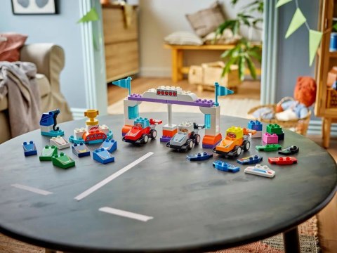 LEGO DUPLO TOWN 10445 Bolidy i kierowcy F1 LEGO DUPLO TOWN 10445 Bolidy i kierowcy F1