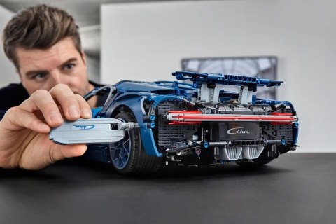 LEGO Technic 42083 Bugatti Chiron LEGO Technic 42083 Bugatti Chiron