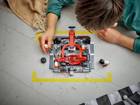LEGO CITY 60443 F1 Pit stop i mechanicy z bolidem Ferrari LEGO CITY 60443 F1 Pit stop i mechanicy z bolidem Ferrari