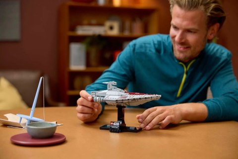 LEGO STAR WARS 75404 Krążownik szturmowy typu Acclamator LEGO STAR WARS 75404 Krążownik szturmowy typu Acclamator