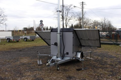 MOBILNEMASZTY.PL Przyczepa do monitoringu PV3 z zabudową z systemem na fotowoltaikę