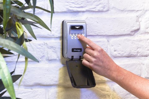 MASTER LOCK Skrytka na klucze z szyfrem podświetlona Master Lock 5425EURD